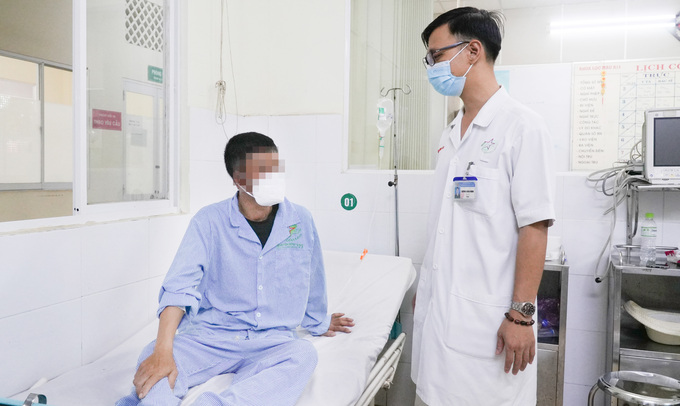 Thiếu tá, BSCK1 Dương Xuân Minh, Khoa lọc máu kiểm tra sức khỏe cho bệnh nhân