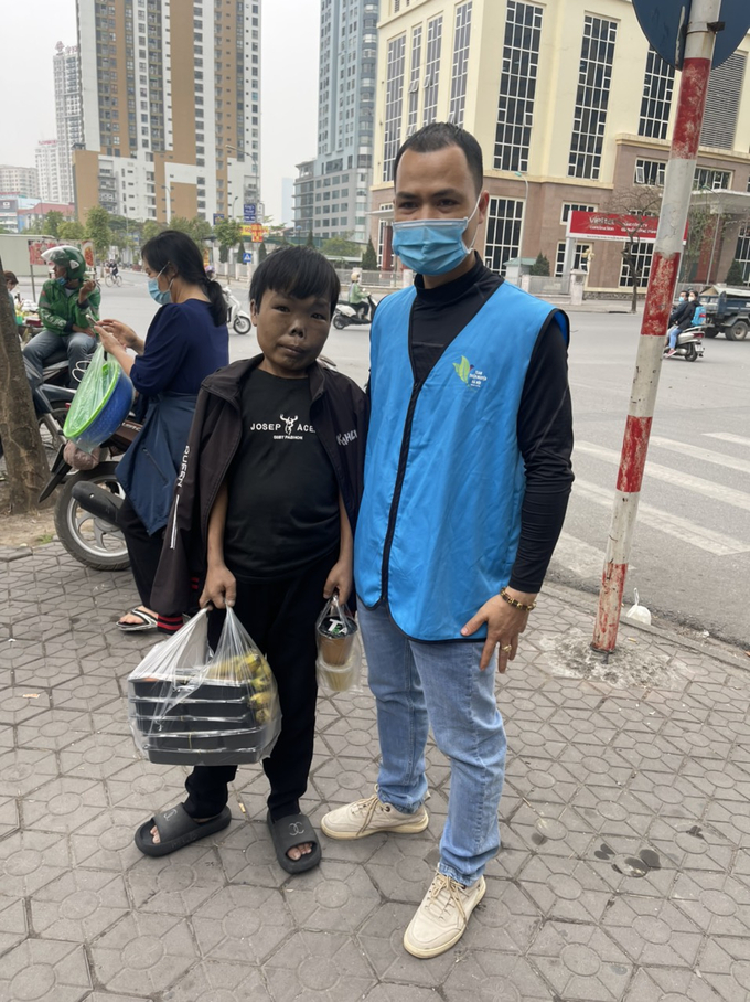 Anh Nguyễn Năng Hoan thường xuyên tham gia các hoạt động thiện nguyện của 2 nhóm