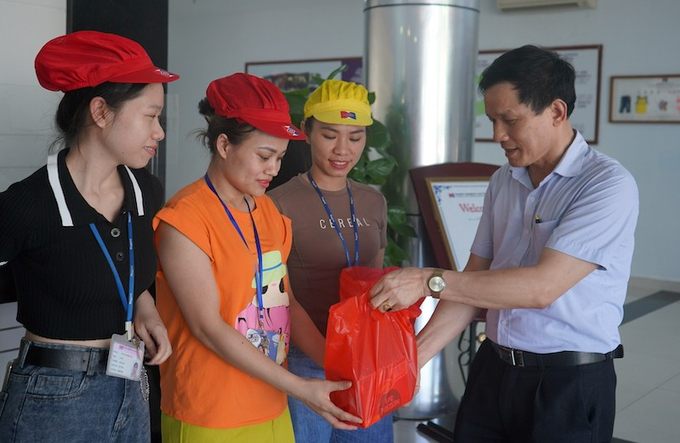 Sản phẩm của Nestlé Việt Nam được các đối tác trao tặng đến công nhân, người lao động tại KCN Lai Vu, tỉnh Hải Dương