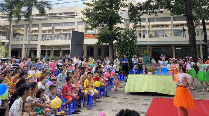 Hòa chung không khí tết thiếu nhi của các em năng khiếu nhà thiếu nhi tỉnh Bình Dương cùng Bệnh nhi