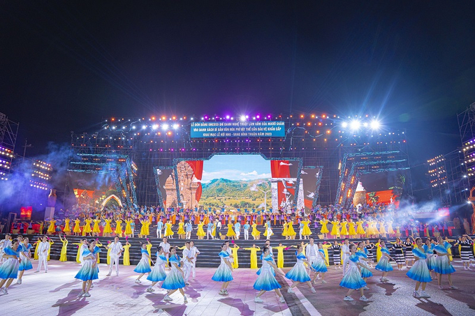 Lễ đón Bằng của UNESCO ghi danh “Nghệ thuật làm Gốm của người Chăm vào danh sách Di sản văn hóa phi vật thể cần bảo vệ khẩn cấp” và khai mạc Lễ hội Nho - Vang Ninh Thuận năm 2023