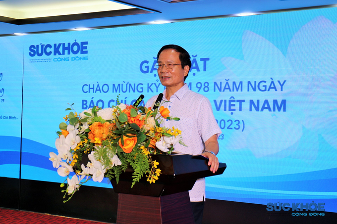 Ông Lê Đình Tiến - Nguyên Thứ tưởng Bộ Khoa học và Công nghệ, Phó Chủ tịch Trung ương Hội động viên, khích lệ những nỗ lực của Tạp chí trong thời gian qua