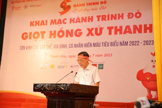 Phó Chủ tịch UBND tỉnh Thanh Hóa Đầu Thanh Tùng phát biểu tại chương trình “Hành trình đỏ - Kết nối dòng máu Việt”.