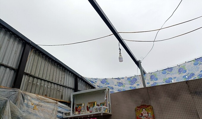 Ảnh hưởng bão số 1, nhiều căn nhà tại tỉnh Bạc Liêu bị sập, tốc mái. Ảnh: Báo Lao động