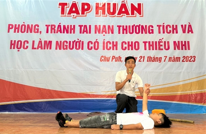 Tập huấn kỹ năng phòng chống đuối nước cho các em thiếu nhi huyện Chư Pưh