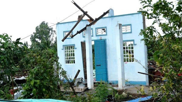 Cơn lốc xoáy đã làm cho nhiều căn nhà bị tốc mái và sập hoàn toàn. Ảnh: Văn phòng thường trực Ban chỉ đạo quốc gia về phòng chống thiên tai