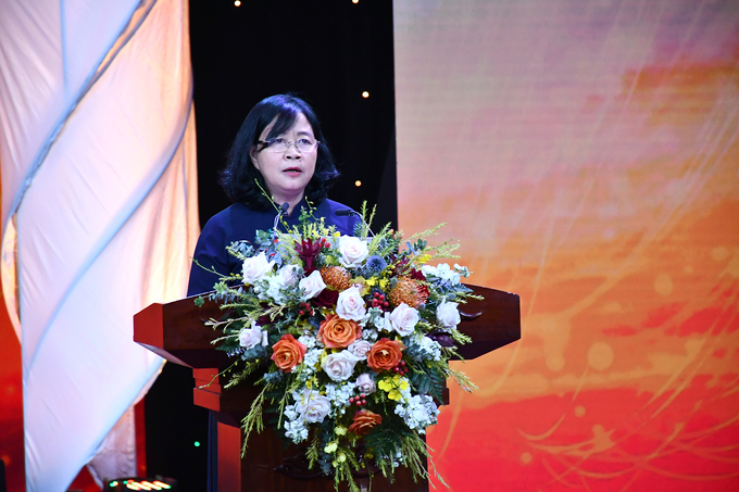 Đồng chí Bùi Thị Minh Hoài, Bí thư Trung ương Đảng, Trưởng ban Dân vận Trung ương phát biểu tại chương trình