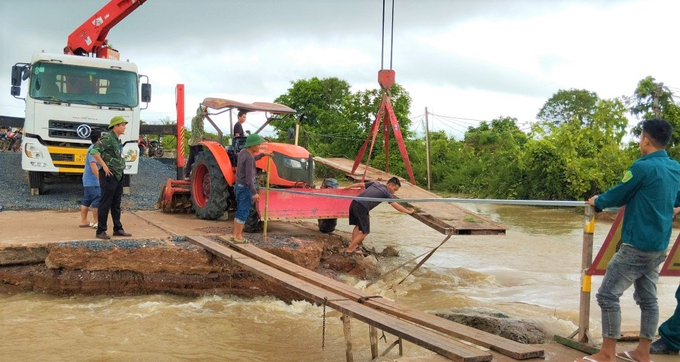 Mưa lớn khiến tuyến đường liên xã Ea Rốk - Ya Tờ Mốt - Ia R'vê (huyện Ea Súp) bị chia cắt. Ảnh: Báo Đắk Lắk