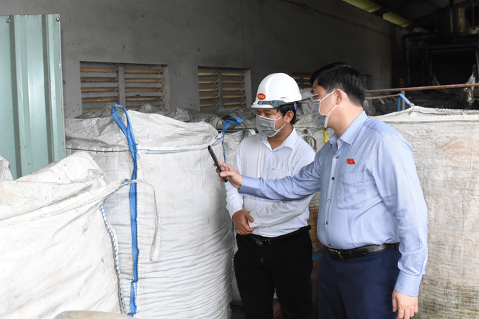 Đoàn giám sát quốc hội kiểm tra việc lưu trữ chất thải nguy hại tại KCN Phú Mỹ 1