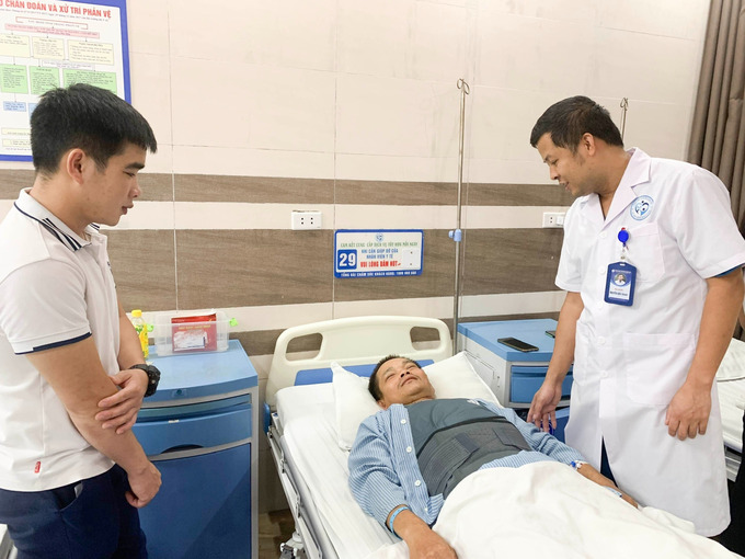 Dưới sự hỗ trợ của chuyên gia Bệnh viện Hữu nghị Việt Đức, ca phẫu thuật thuật thành công. Ảnh: Sở Y tế Phú Thọ