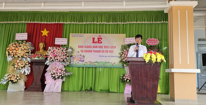 Ông Nguyễn Quang Phương, Chủ tịch UBND huyện Vĩnh Cửu phát biểu chức mừng trường Mã Đà