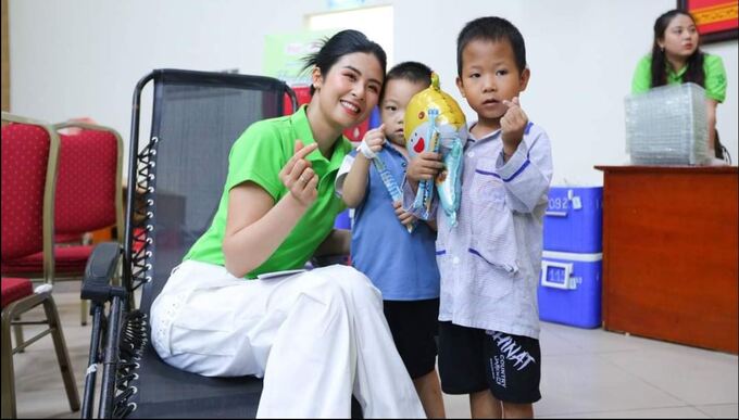 Hoa hậu Ngọc Hân tại ngày hội hiến máu Trung thu cho em 2023
