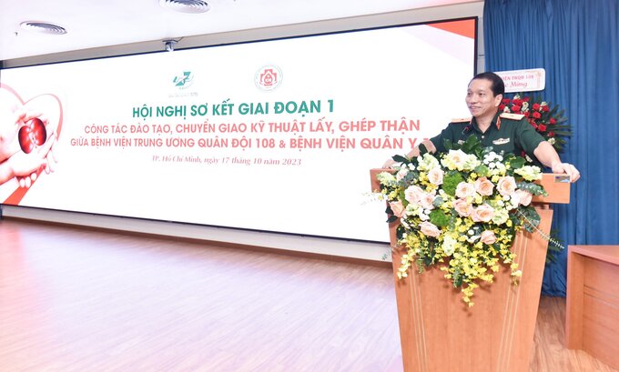 Thiếu tướng Trần Quốc Việt - Giám đốc Bệnh viện Quân y 175 phát biểu tại hội nghị
