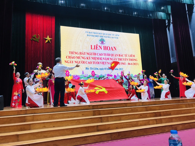 Hội NCT phường Phú Diễn tham gia Liên hoan tiếng hát NCT Quận Bắc Từ Liêm