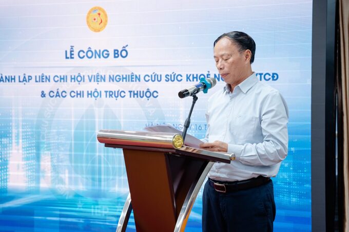 Ông Phạm Công Bổng đọc quyết định thành lập Liên chi hội và chi hội trực thuộc