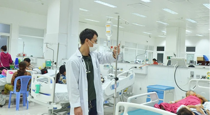 Học sinh nghi ngộ độc thực phẩm nhập viện điều trị tại Bệnh viện Sản - Nhi tỉnh Kiên Giang được điều trị, theo dõi phục hồi sức khỏe. Ảnh: Báo Kiên Giang