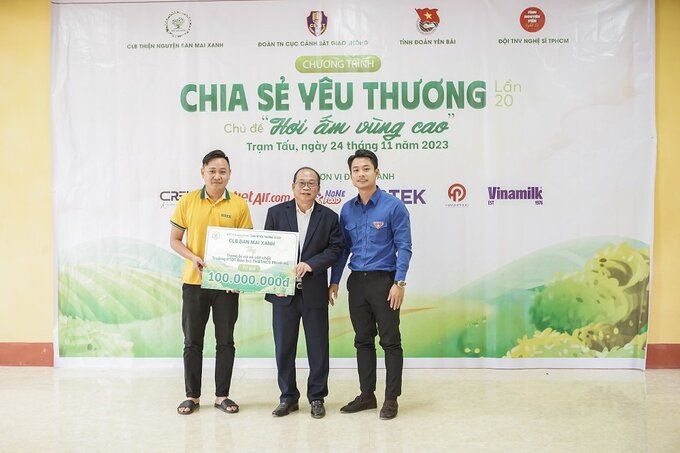 CLB Ban Mai Xanh tặng 100 triệu đồng trang bị cơ sở vật chất cho Trường Phổ thông dân tộc bán trú Tiểu học và Trung học cơ sở Phình Hồ