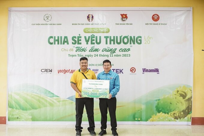 CLB Ban Mai Xanh tặng 8 tivi và 2 dàn máy tính cho Trường Phổ thông dân tộc bán trú Tiểu học và Trung học cơ sở Phình Hồ