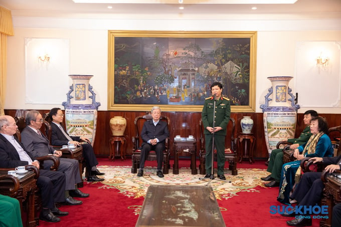 Đại tá Nguyễn Hoàng Ân, Phó Tư lệnh Bộ Tư lệnh Bảo vệ Lăng Chủ tịch Hồ Chí Minh chia sẻ tại buổi gặp mặt