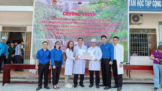 Hội Thầy Thuốc trẻ Bình Dương trao tặng thuốc cho Hội Thầy thuốc trẻ tỉnh Bình Phước trị giá 500 triệu đồng