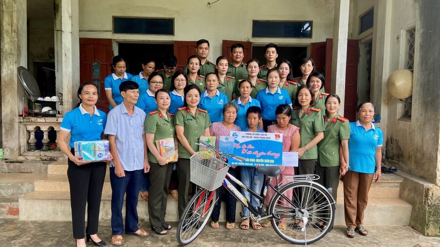 Chương trình mẹ “đỡ đầu” của phụ nữ Công an tỉnh Thanh Hóa tạo sức lan tỏa lớn trong cộng đồng và có ý nghĩa nhân văn sâu sắc