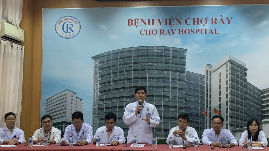 PGS.TS.BS Lâm Việt Trung - Phó Giám đốc Bệnh viện Chợ Rẫy chia sẻ tại buổi họp báo