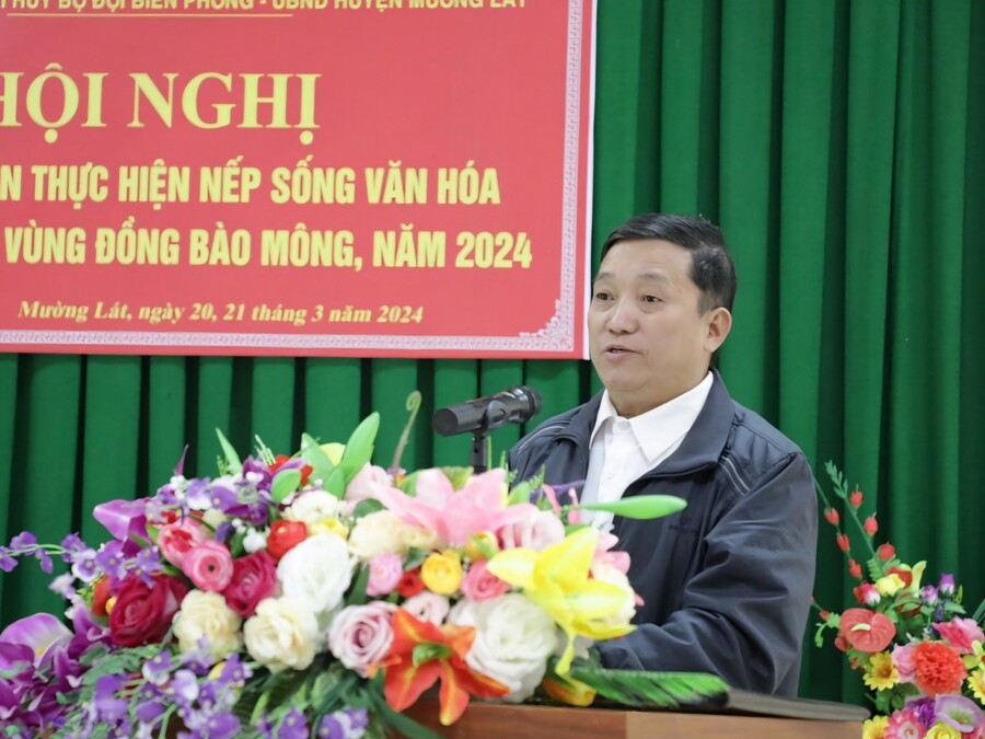 Ông Lầu Minh Pó - Người có uy tín tiêu biểu bản huyện Mường Lát(Thanh Hóa), chia sẻ kinh nghiệm trong công tác dân vận ở vùng đồng bào dân tộc thiểu số