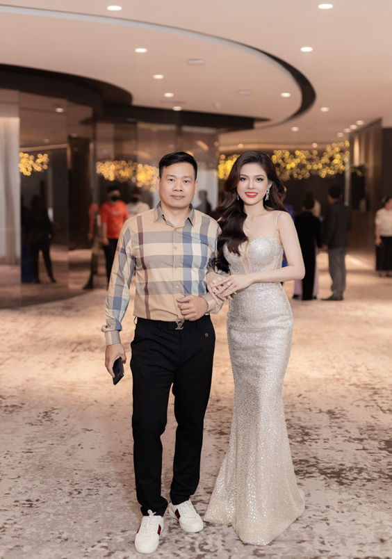Anh Lê Quang Dũng (chồng) - hậu phương vững chắc góp phần tạo nên thành công của bác sỹ Nguyễn Rô