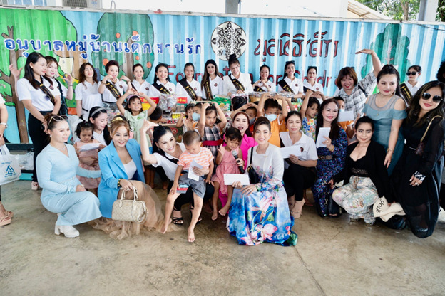 Chuyến đi thăm và trao quà cho trẻ em mồ côi tại Băng Cốc, Thái Lan