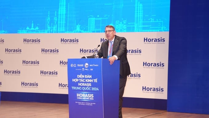 Tiến sĩ Frank -Jurgen Richter - Chủ tịch Tổ chức Horasis phát biểu khai mạc Diễn đàn