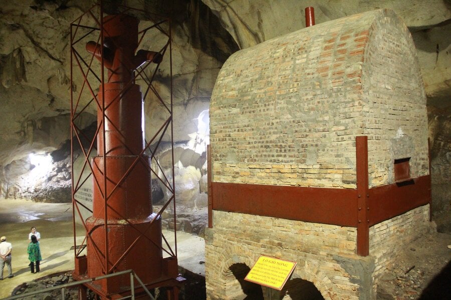 Lò cao kháng chiến Hải Vân được xây dựng trong hang núi Đồng Mười