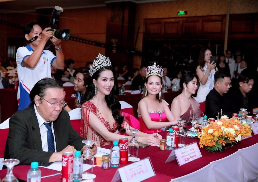 Coca Cola tài trợ cuộc thi Hoa Hậu Thẩm Mỹ Việt Nam 2024 nhằm đề cao vẻ đẹp phụ nữ Việt