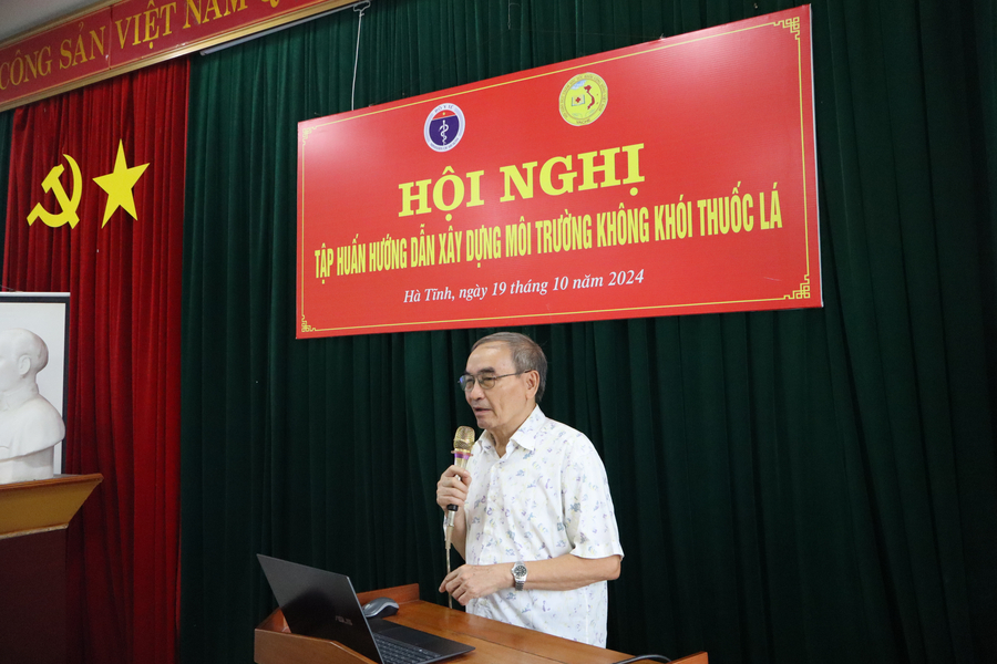 Đại tá Tạ Quang Vinh phát biểu tại hội nghị