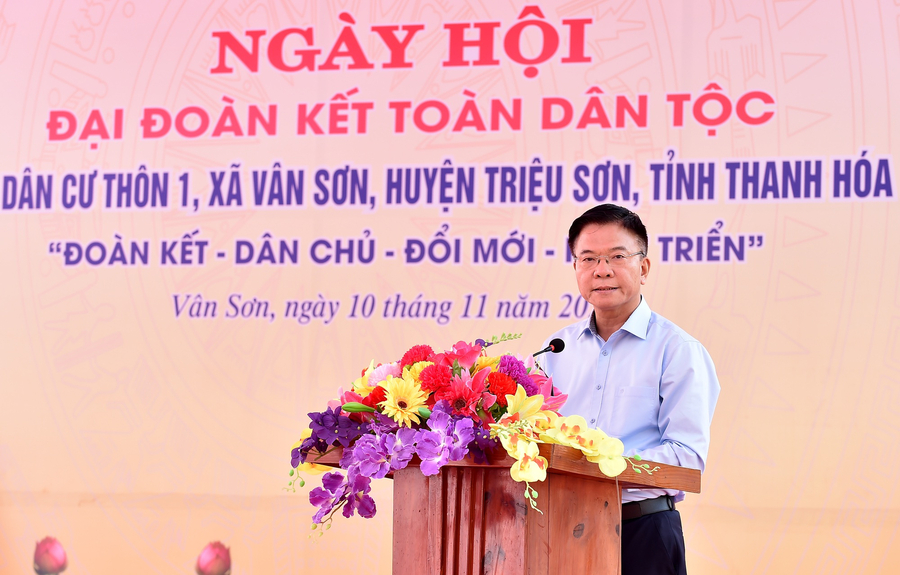 Phó Thủ tướng Chính phủ Lê Thành Long mong muốn Nhân dân tỉnh Thanh Hóa tiếp tục có nhiều đóng góp vào công cuộc đổi mới, phát triển đất nước