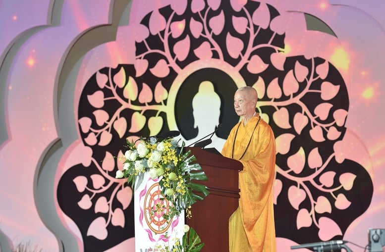 dai-lao-hoa-thuong-thich-tri-quang-duc-phap-chu-hoi-dong-chung-minh-giao-hoi-phat-giao-viet-nam-doc-thong-diep-dai-le-phat-dan-phat-lich-2568-17465030938691053327444