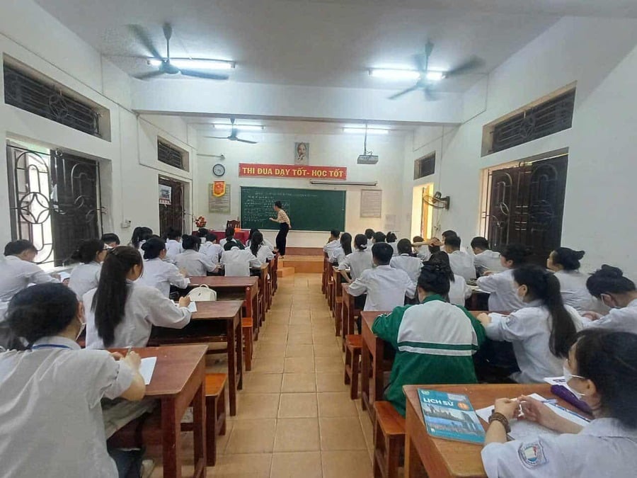 Giờ học của các cô và trò trường THPT thị xã Phú Thọ