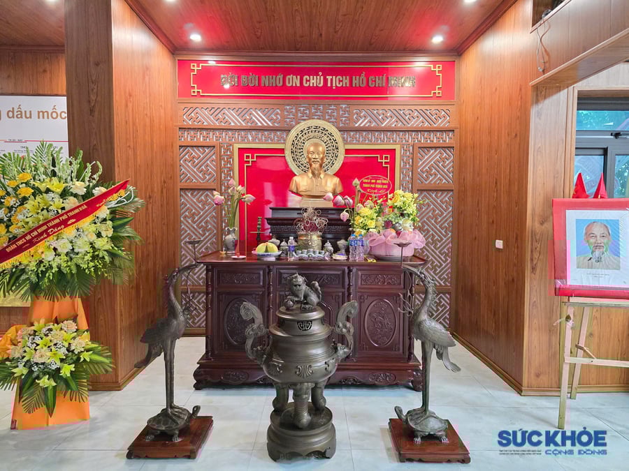 Ban thờ Bác trong Ban Quản lý Di tích Địa điểm lịch sử và thắng cảnh Rừng Thông