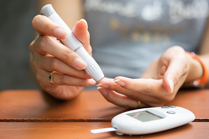1645088001_women-checking-glucose-level-1