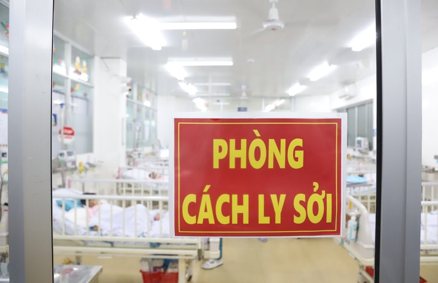 Phòng cách ly sởi Bệnh viện Nhi đồng 1