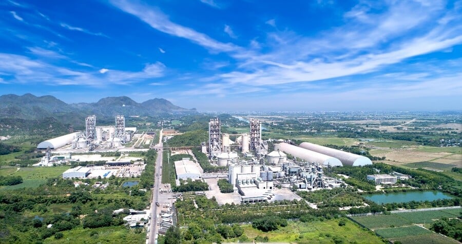 Toàn cảnh nhà máy Xi măng Long Sơn tại phường Đông Sơn, thị xã Bỉm Sơn, tỉnh Thanh Hóa