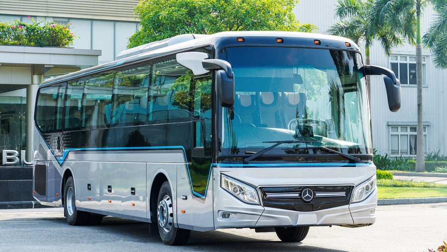 hinh-1-xe-bus-cao-cap-mercedes-benz-rs-1936-duoc-thiet-ke-va-san-xuat-tai-nha-may-thaco-bus