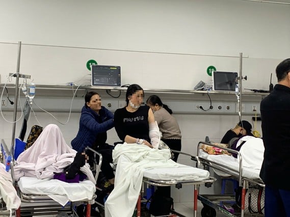 Người bệnh khám nhiều chuyên khoa trong 1 lần sẽ chỉ có 1 đơn thuốc - Ảnh: VGP/HM