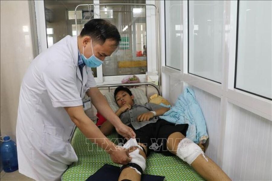 Số lượng trẻ nhập viện điều trị tại Bệnh viện Sản Nhi Ninh Bình do tai nạn giao thông tăng cao. Ảnh: Hải Yến - TTXVN