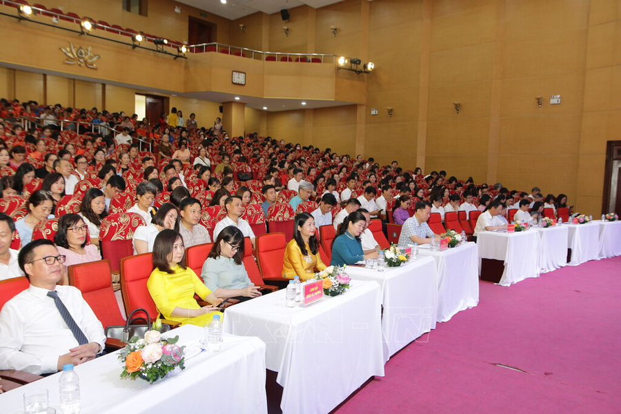 Các đại biểu dự lễ mít tinh. Ảnh: Nguyễn Cúc-TTXVN