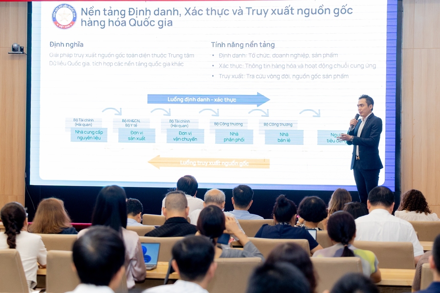 Theo ông Nguyễn Huy, việc ứng dụng công nghệ cho truy xuất nguồn gốc cần bắt buộc - Ảnh: VGP/HM