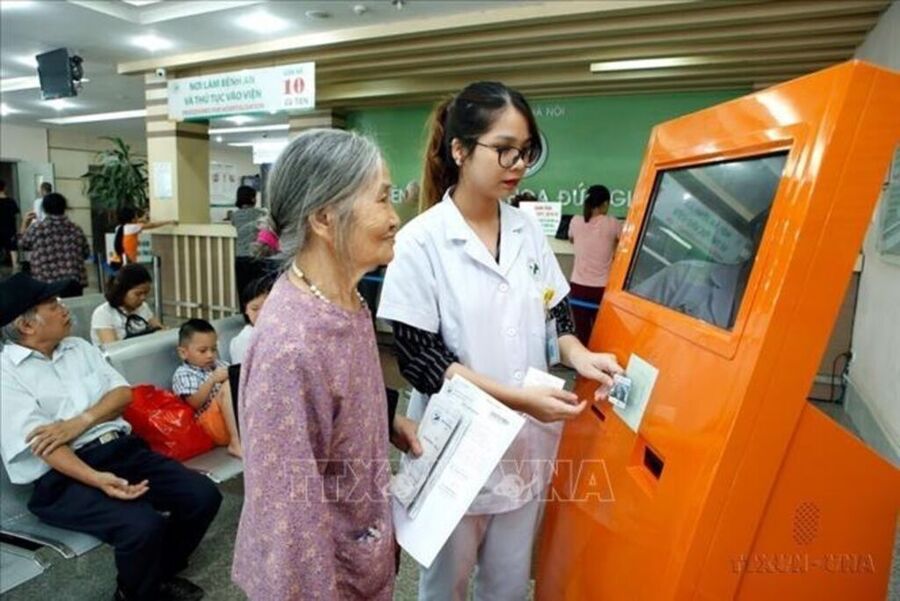 Hà Nội triển khai sử dụng hồ sơ bệnh án điện tử tại các cơ sở y tế theo lộ trình của Bộ Y tế.  Ảnh: Dương Ngọc - TTXVN