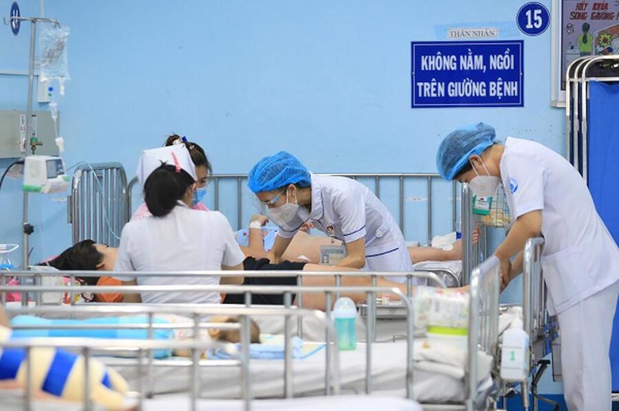 Bộ Y tế cảnh báo gia tăng ca sốt xuất huyết, tay–chân–miện và COVID-19, yêu cầu cứng phòng chống