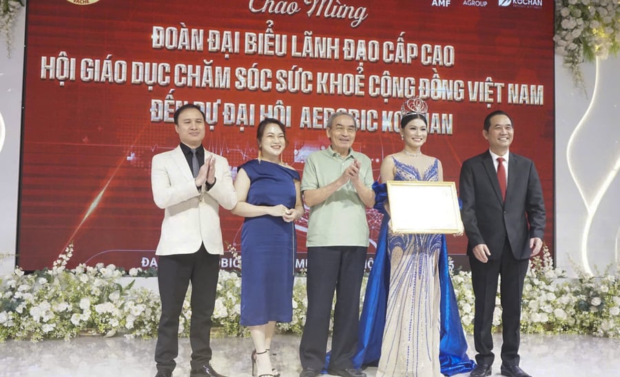 tang giay khen