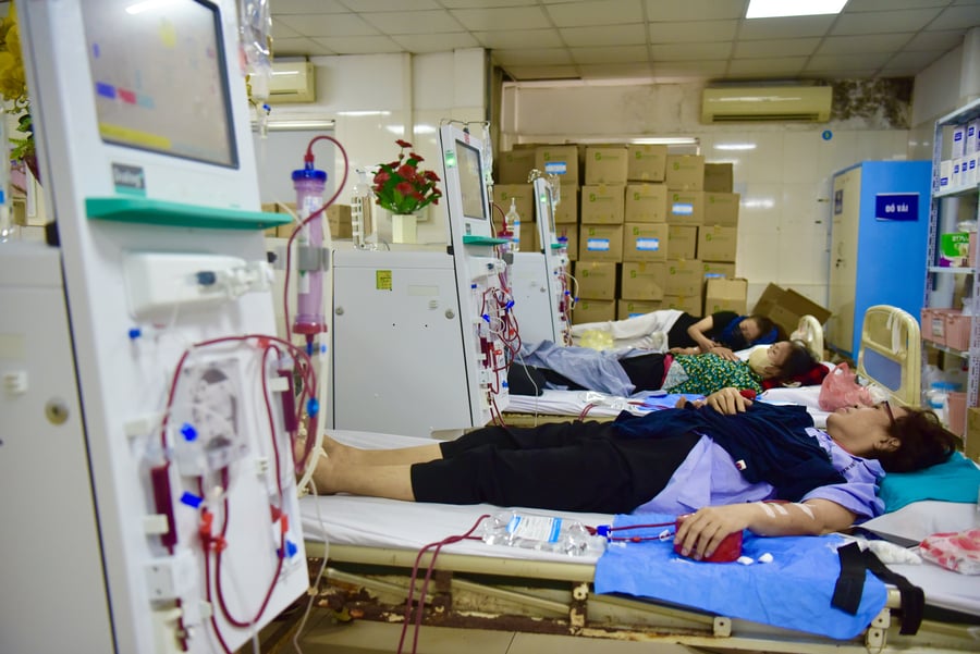 Bộ trưởng Bộ Y tế Đào Hồng Lan nhấn mạnh: Việc giảm chi tiền túi, tăng khả năng tiếp cận dịch vụ y tế cho người dân, đặc biệt là đối tượng yếu thế, người bệnh hiểm nghèo là một nhiệm vụ trọng tâm của ngành y tế