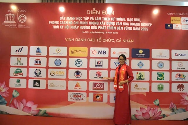 Bà Hà Thị Tính - Chủ tịch HĐQT kiêm Tổng Giám đốc Công ty Cổ phần Tập đoàn Cung Ứng & Phát Triển HT Software VN tại Diễn đàn.
